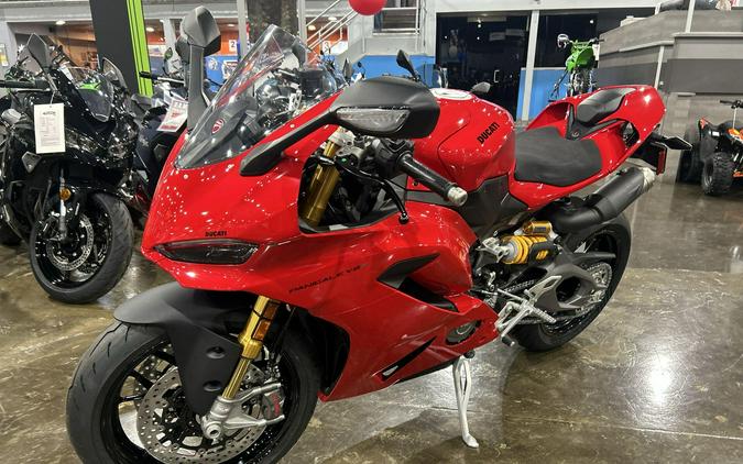 2026 Ducati PANIGALE V2 S 896