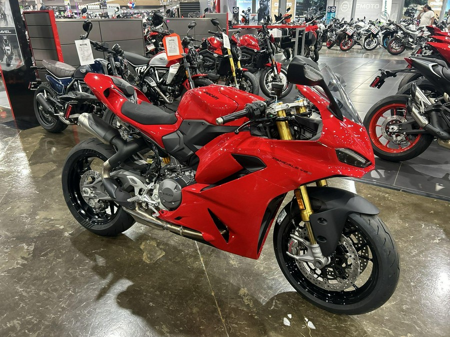2026 Ducati PANIGALE V2 S 896