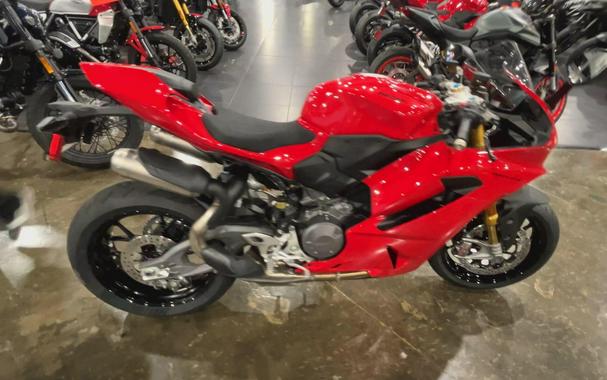 2026 Ducati PANIGALE V2 S 896