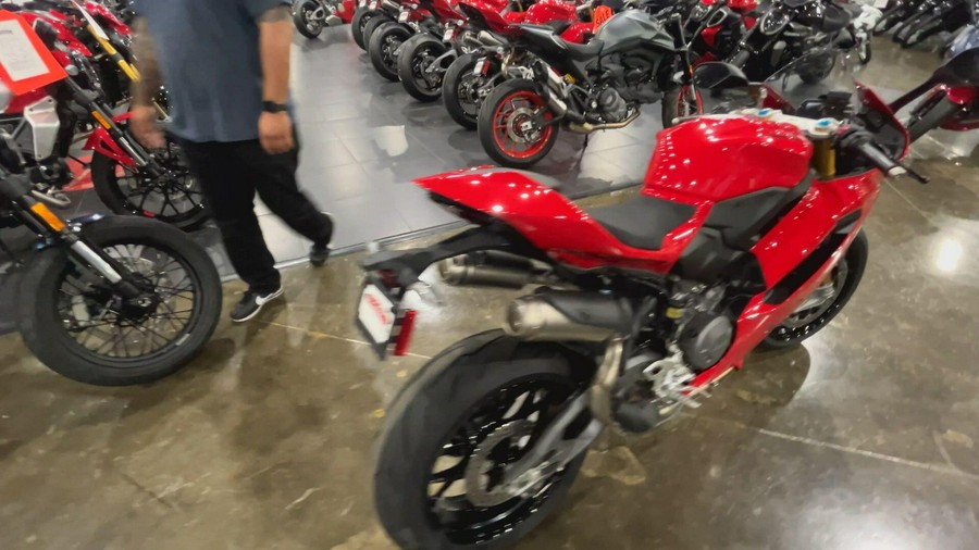 2026 Ducati PANIGALE V2 S 896