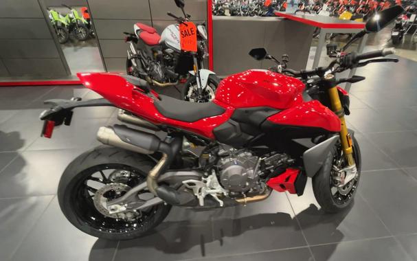 2026 Ducati PANIGALE V2 S 896