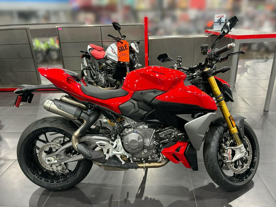 2026 Ducati PANIGALE V2 S 896