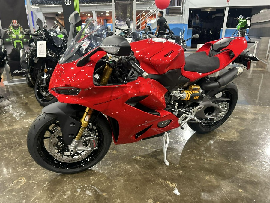 2026 Ducati PANIGALE V2 S 896