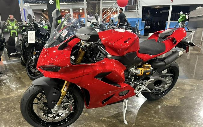 2026 Ducati PANIGALE V2 S 896