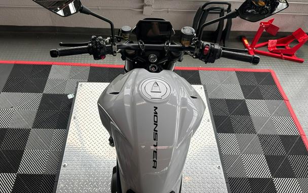2026 Ducati MONSTER 896