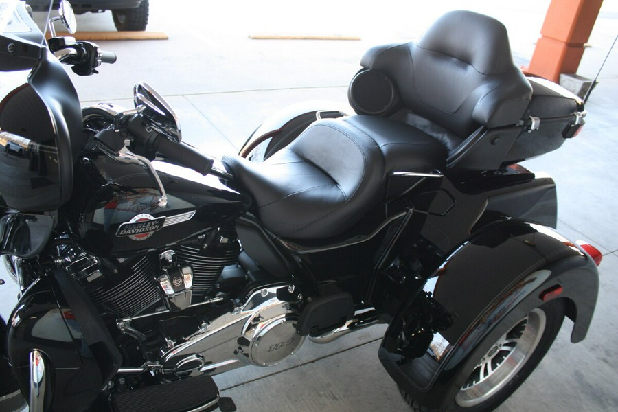 2024 Harley-Davidson Tri Glide Ultra Vivid Black