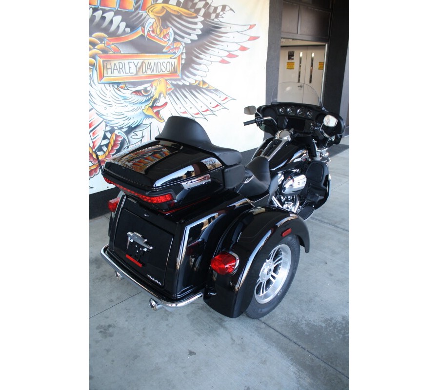 2024 Harley-Davidson Tri Glide Ultra Vivid Black