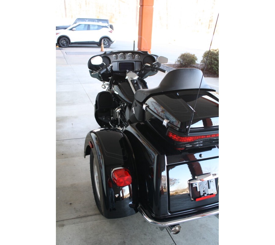 2024 Harley-Davidson Tri Glide Ultra Vivid Black