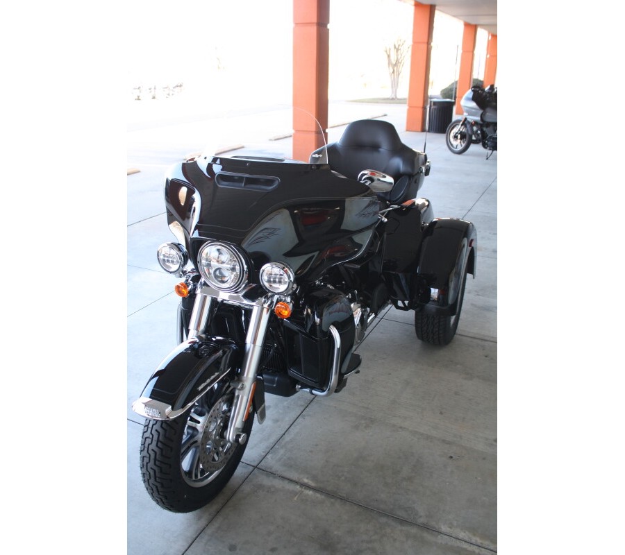 2024 Harley-Davidson Tri Glide Ultra Vivid Black