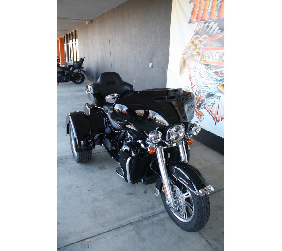 2024 Harley-Davidson Tri Glide Ultra Vivid Black