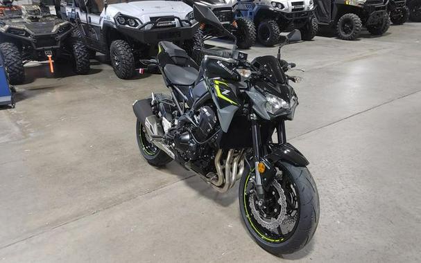 2024 Kawasaki Z900 ABS Metallic Spark Black/Metallic Matte Dark Gray