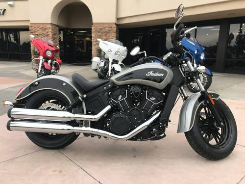 2019 Indian Scout Bobber vs. Triumph Bonneville Bobber Black: Comparison Review