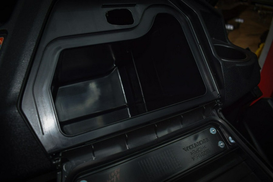 2025 Honda Pioneer 1000-6 Deluxe Crew