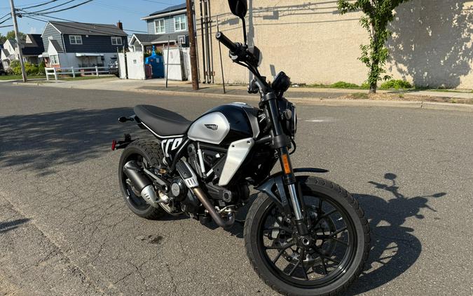 2024 Ducati Scrambler Icon