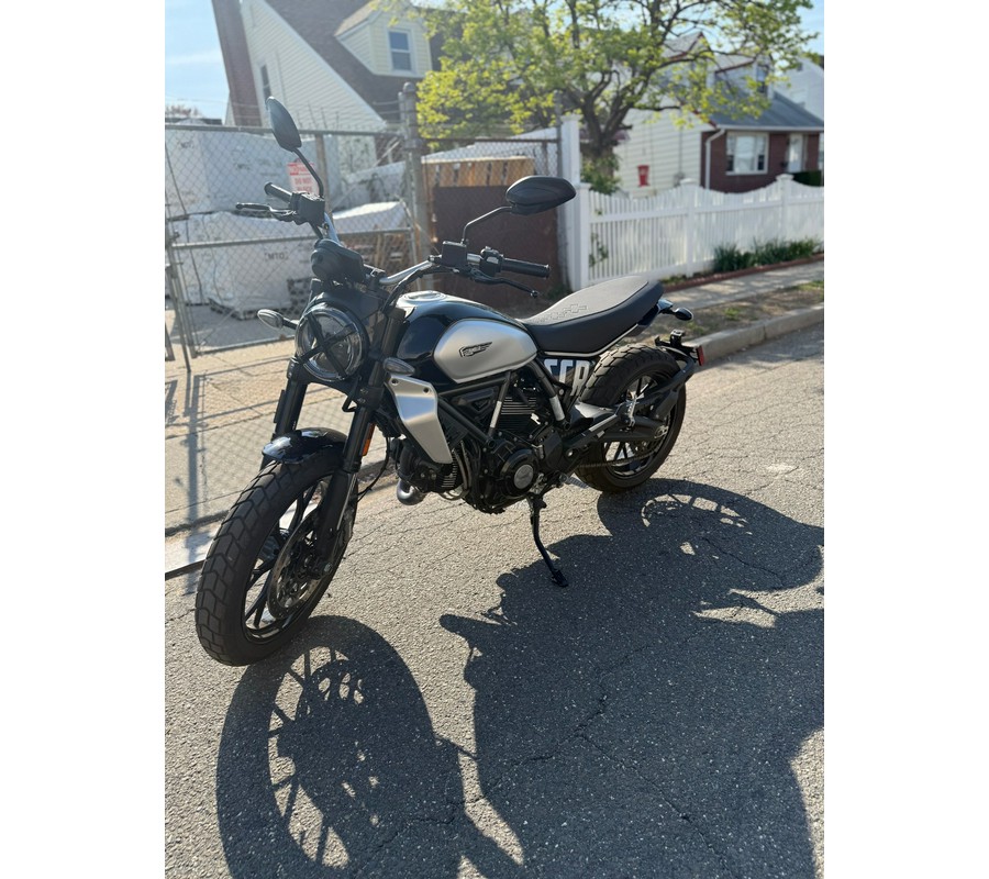 2024 Ducati Scrambler Icon