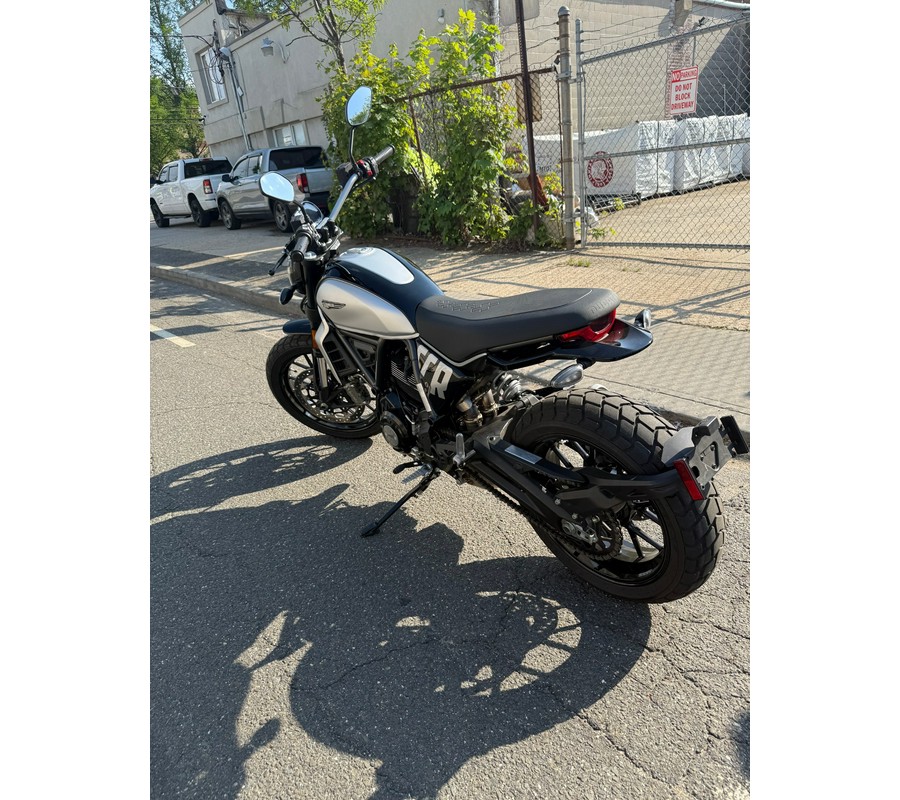 2024 Ducati Scrambler Icon