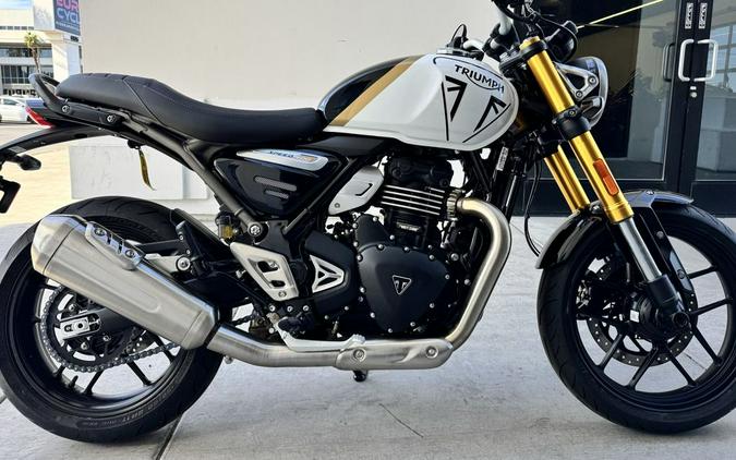 2026 Triumph Speed 400 Pearl Metallic White/Phantom Black