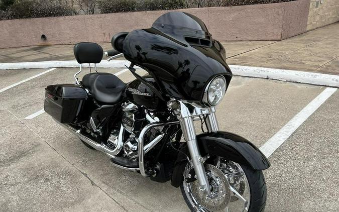 2017 Harley-Davidson® FLHX - Street Glide®