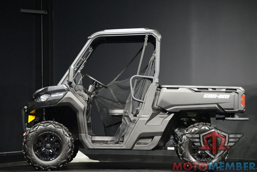 2025 Can-Am Defender DPS HD9