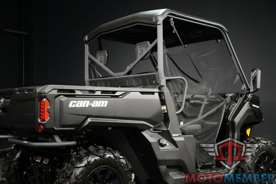 2025 Can-Am Defender DPS HD9