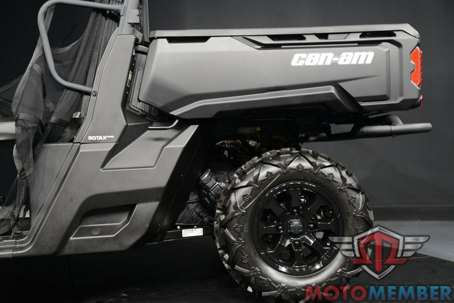 2025 Can-Am Defender DPS HD9