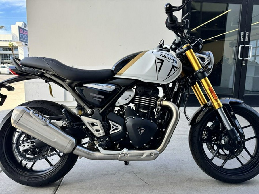 2026 Triumph Speed 400 Pearl Metallic WhitePhantom Black