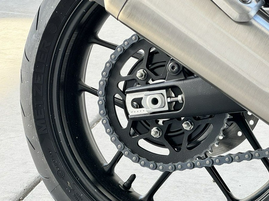 2026 Triumph Speed 400 Pearl Metallic WhitePhantom Black