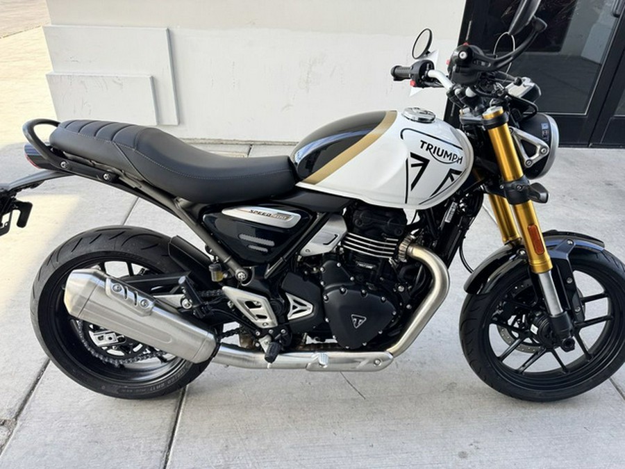 2026 Triumph Speed 400 Pearl Metallic WhitePhantom Black