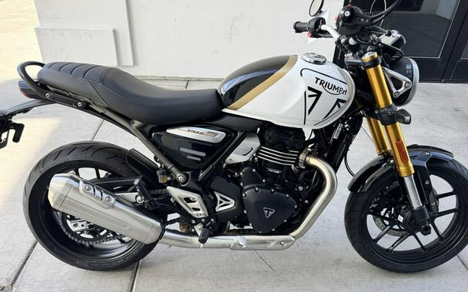 2026 Triumph Speed 400 Pearl Metallic WhitePhantom Black