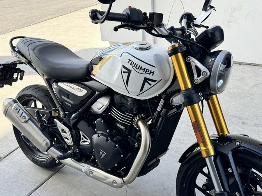 2026 Triumph Speed 400 Pearl Metallic WhitePhantom Black
