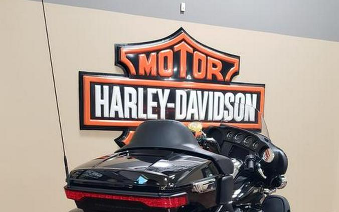 2023 Harley-Davidson® FLHTCUTG - Tri Glide® Ultra