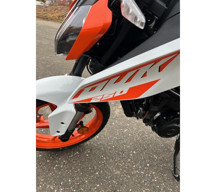 2024 KTM 250 DUKE