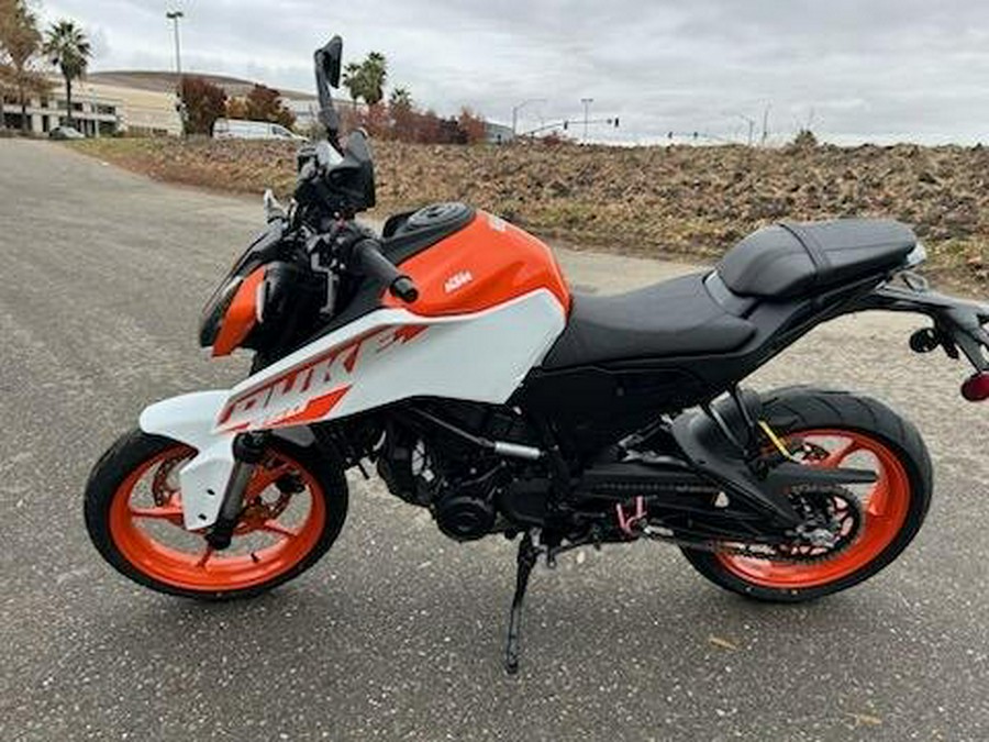 2024 KTM 250 DUKE