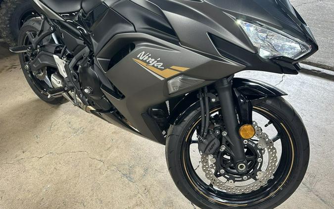 2023 Kawasaki Ninja 650 Metallic Matte Graphenesteel GrayEbony