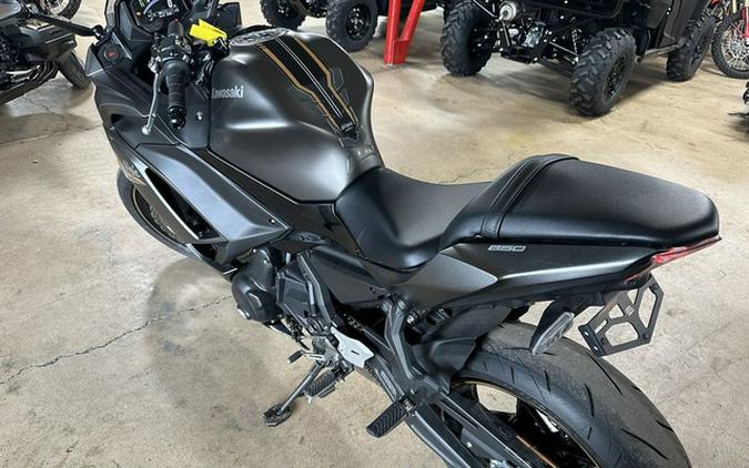 2023 Kawasaki Ninja 650 Metallic Matte Graphenesteel GrayEbony