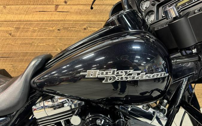 2013 Harley-Davidson® Street Glide® Midnight Pearl FLHX
