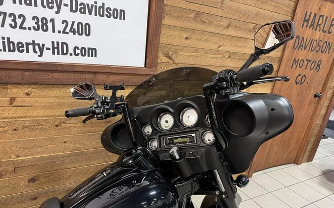 2013 Harley-Davidson® Street Glide® Midnight Pearl FLHX