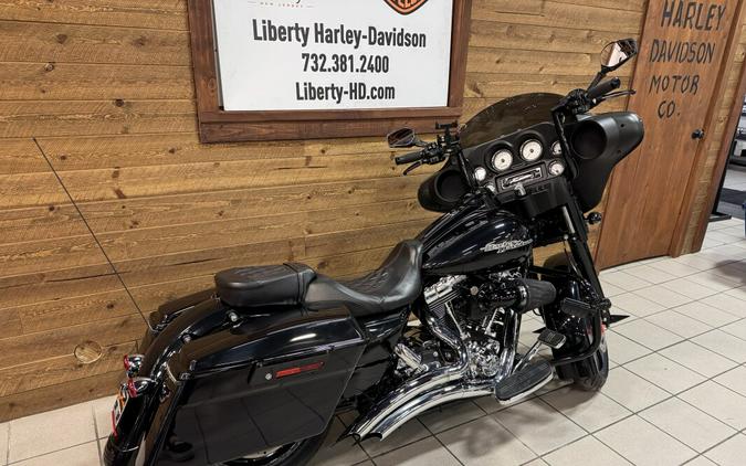 2013 Harley-Davidson® Street Glide® Midnight Pearl FLHX