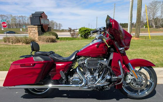 2016 Harley-Davidson® CVO™ Street Glide® Atomic Red with Candy Apple Flames
