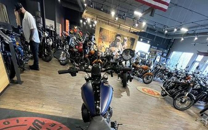 2024 Indian Motorcycle® Chief Dark Horse® Springfield Blue Smoke