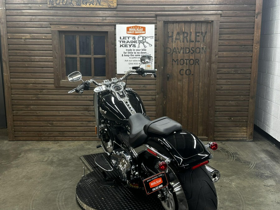 2024 Harley-Davidson Fat Boy 114 VIVID BLACK W/ PINSTRIPE