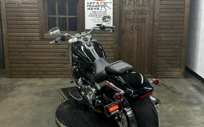 2024 Harley-Davidson Fat Boy 114 VIVID BLACK W/ PINSTRIPE