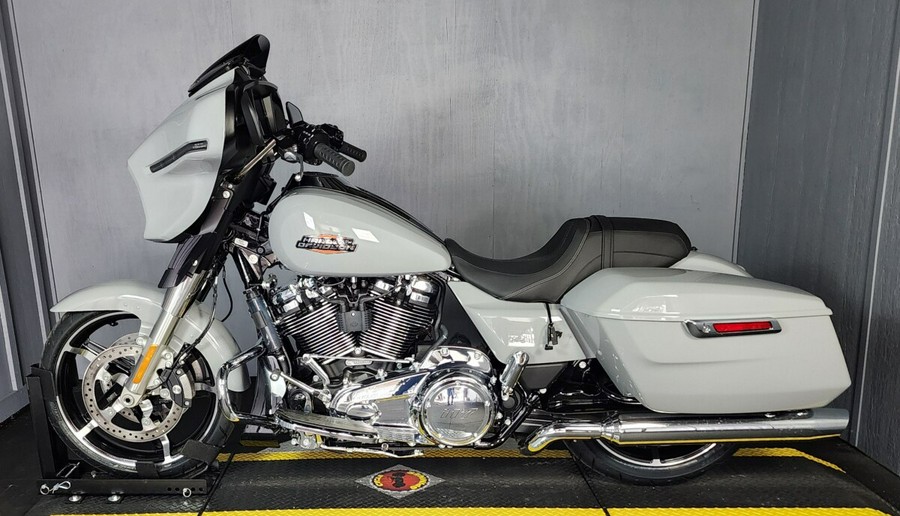 2025 Harley-Davidson Street Glide® FLHX BILLIARD GRAY