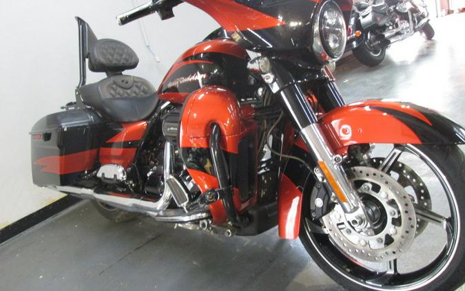 2017 Harley-Davidson® FLHXSE - CVO™ Street Glide®