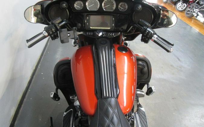 2017 Harley-Davidson® FLHXSE - CVO™ Street Glide®