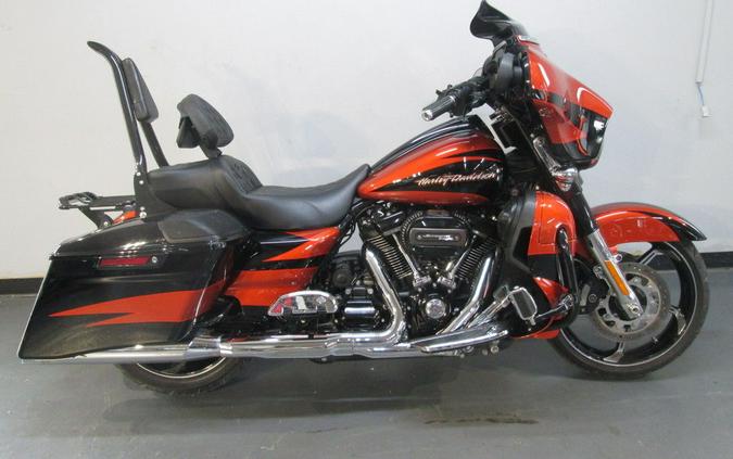 2017 Harley-Davidson® FLHXSE - CVO™ Street Glide®