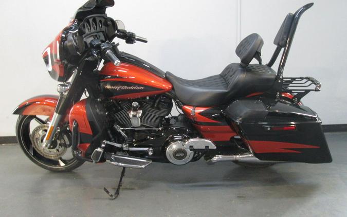2017 Harley-Davidson® FLHXSE - CVO™ Street Glide®