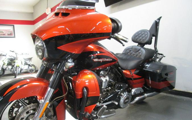 2017 Harley-Davidson® FLHXSE - CVO™ Street Glide®