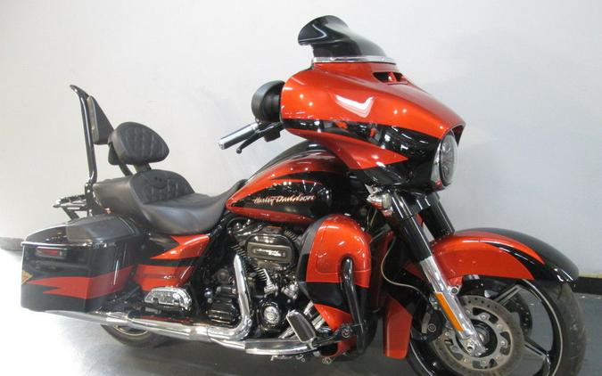 2017 Harley-Davidson® FLHXSE - CVO™ Street Glide®