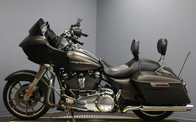 2020 Harley-Davidson® Road Glide® River Rock Gray Denim